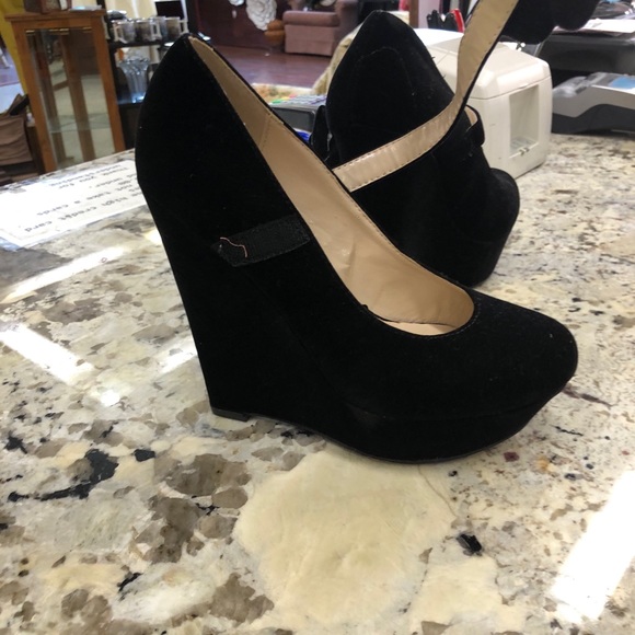 Shoes - Picture 9 of 11